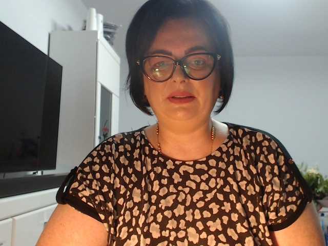 Emyllywhite live cam on BongaCams
