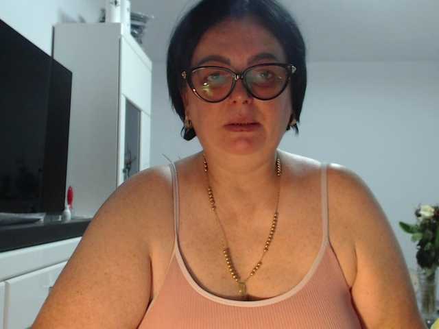 Emyllywhite live cam