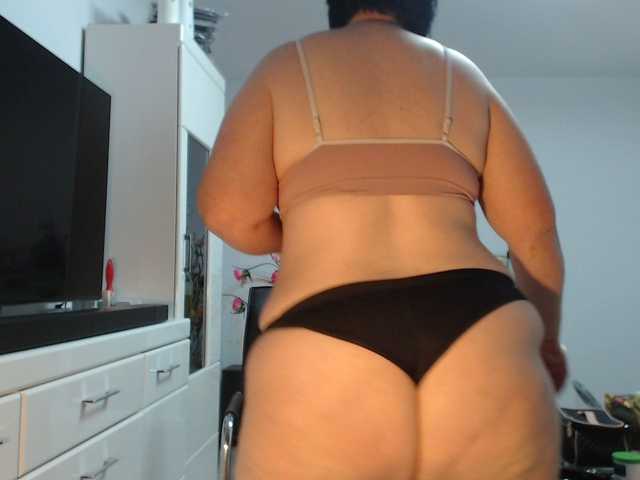 Emyllywhite live cam on BongaCams