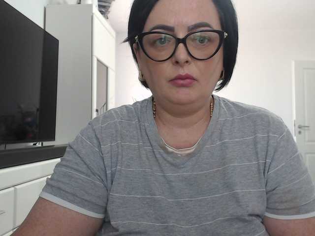 Emyllywhite live cam on BongaCams