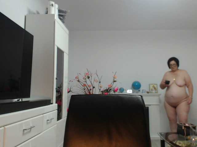 Emyllywhite live cam on BongaCams