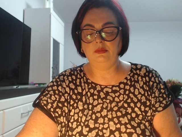 Emyllywhite live cam on BongaCams
