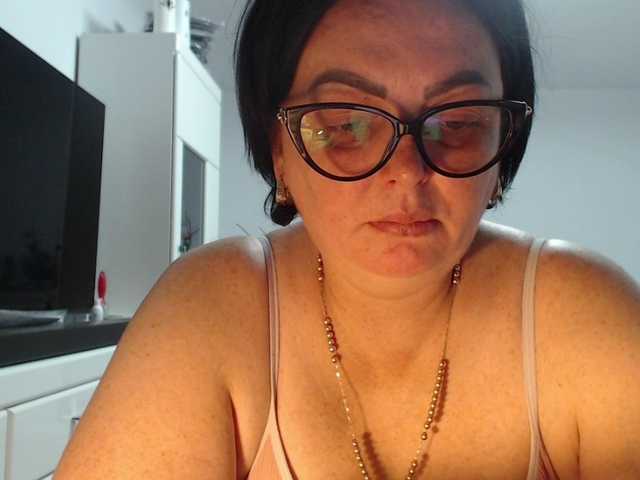 Emyllywhite live cam