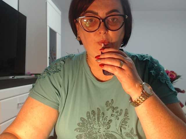 Emyllywhite live cam on BongaCams