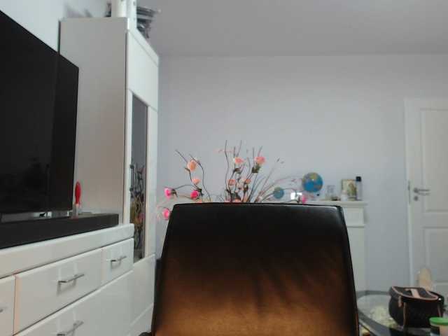 Emyllywhite live cam on BongaCams