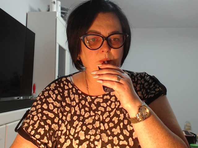 Emyllywhite live cam on BongaCams