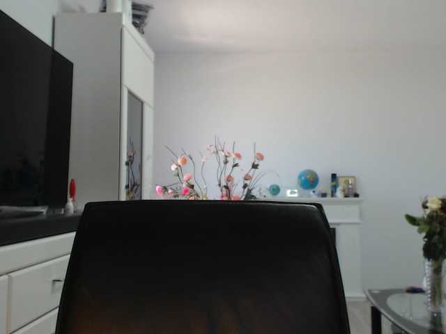 Emyllywhite live cam on BongaCams