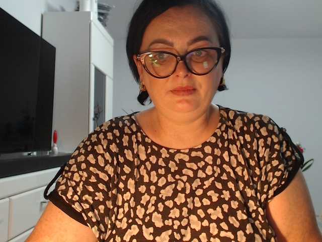 Emyllywhite live cam on BongaCams