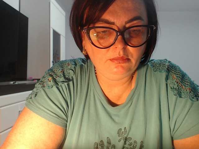 Emyllywhite live cam on BongaCams