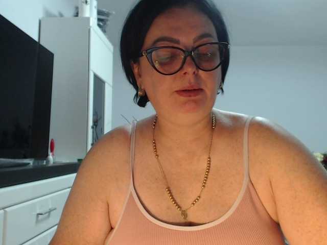 Emyllywhite live cam