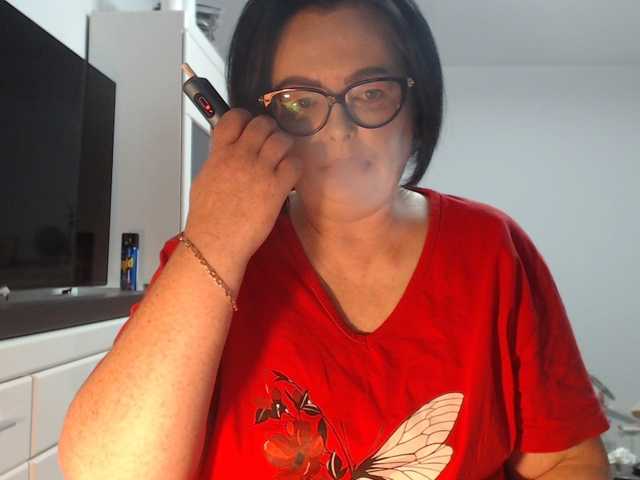 Emyllywhite live cam on BongaCams