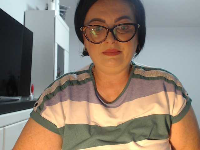 Emyllywhite live cam on BongaCams
