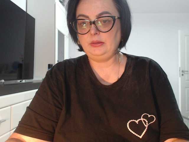 Emyllywhite live cam on BongaCams