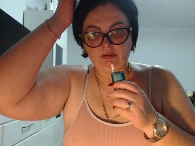 Emyllywhite live cam