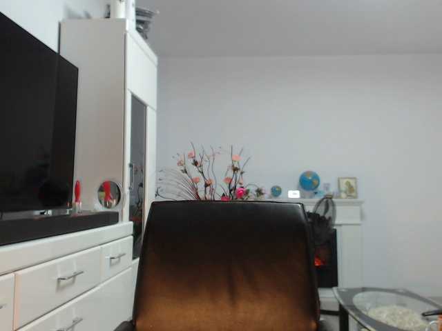 Emyllywhite live cam on BongaCams