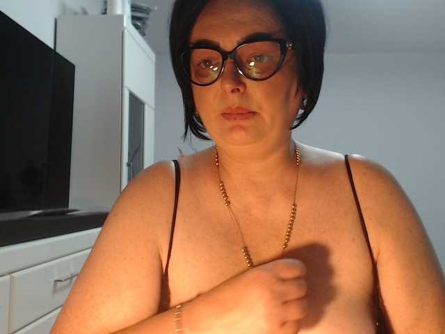 Emyllywhite