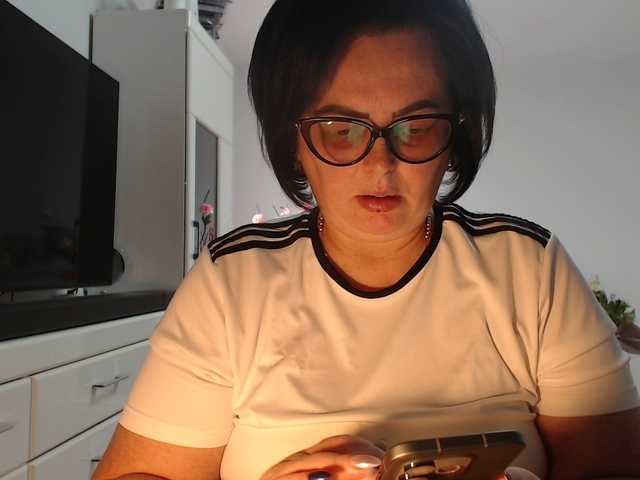 Emyllywhite live cam on BongaCams