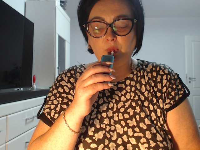 Emyllywhite live cam on BongaCams