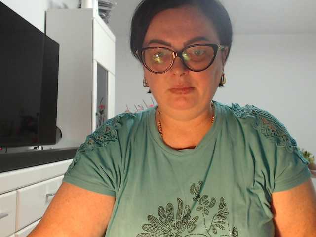 Emyllywhite live cam on BongaCams