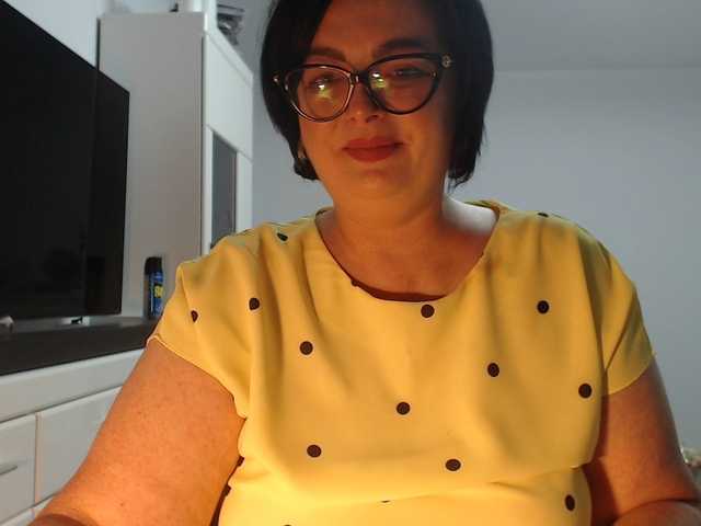 Emyllywhite live cam on BongaCams