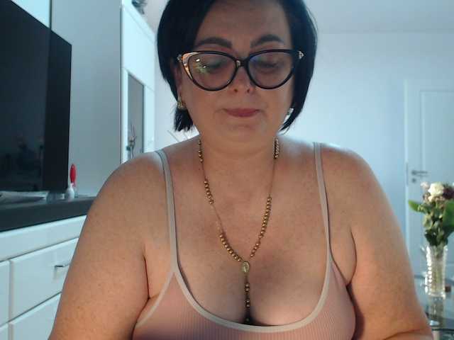 Emyllywhite