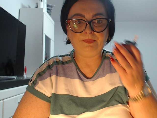 Emyllywhite live cam on BongaCams