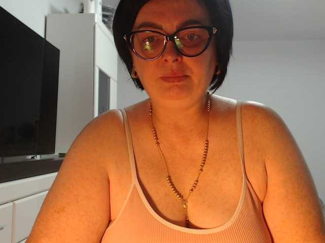 Emyllywhite live cam on BongaCams