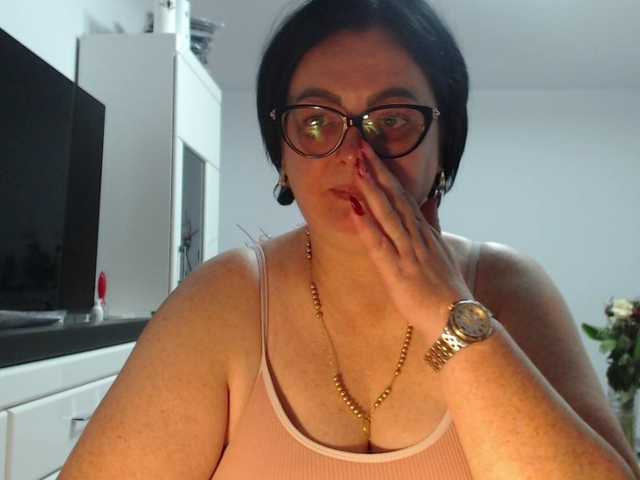 Emyllywhite live cam