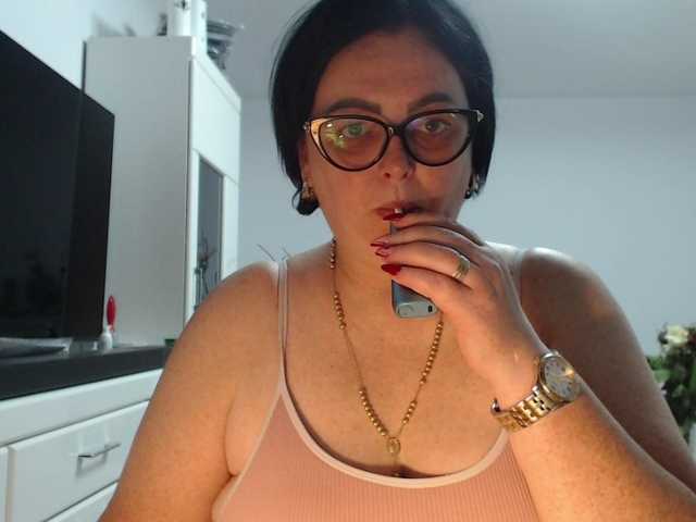 Emyllywhite live cam