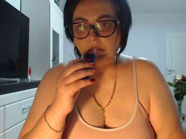 Emyllywhite webcam