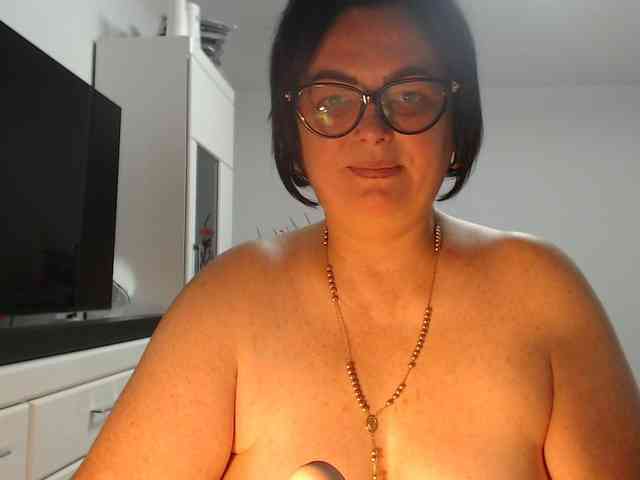 Emyllywhite webcam