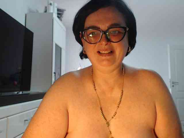 Emyllywhite webcam