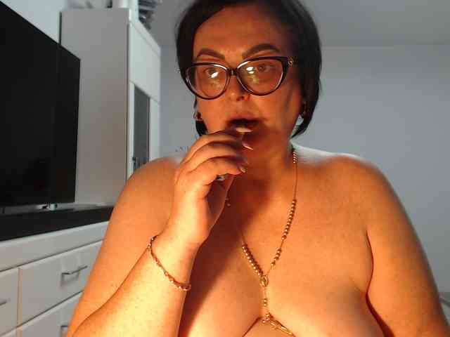 Emyllywhite webcam