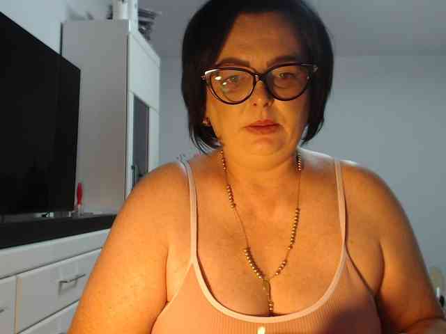 Emyllywhite webcam