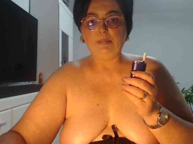 Emyllywhite webcam