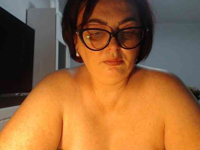 Emyllywhite webcam