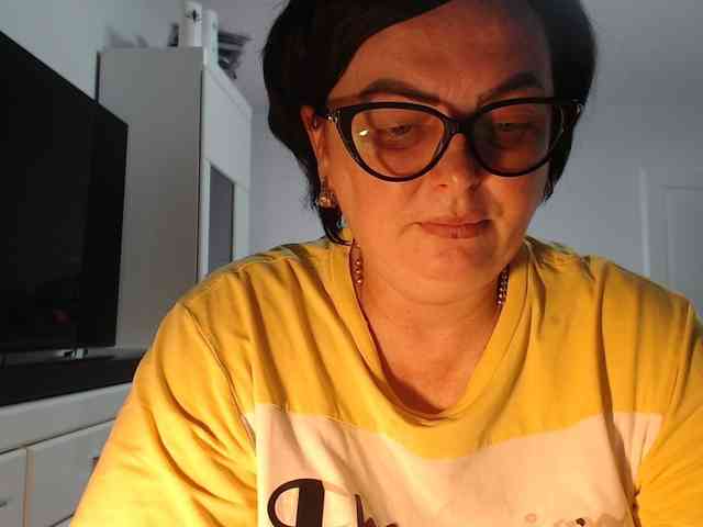 Emyllywhite webcam