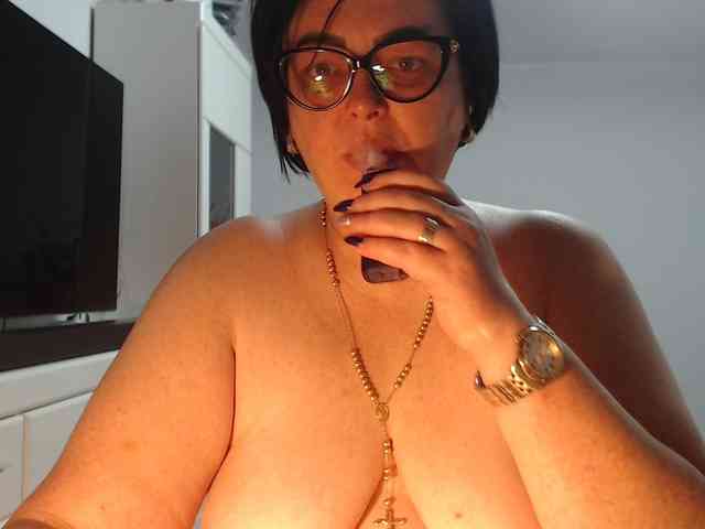 Emyllywhite webcam