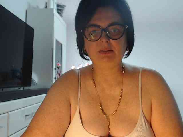 Emyllywhite webcam