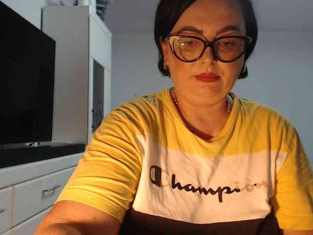 Emyllywhite webcam