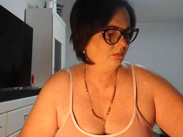 Emyllywhite webcam
