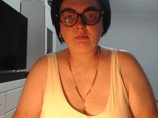 Emyllywhite webcam