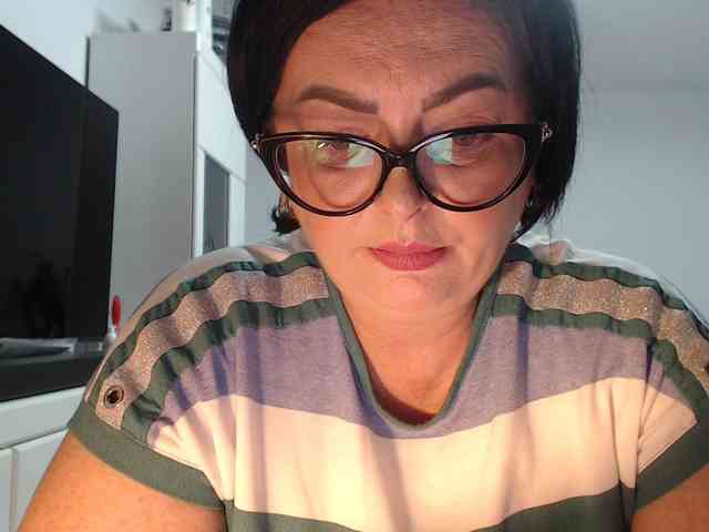 Emyllywhite Live Webcam on BongaCams
