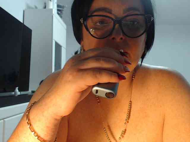 Emyllywhite webcam