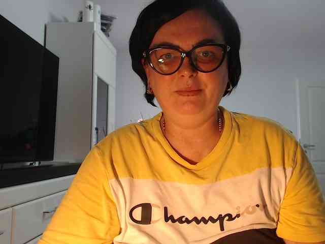 Emyllywhite webcam