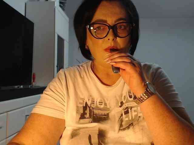 Emyllywhite webcam