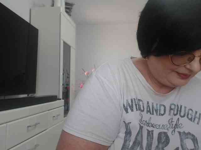 Emyllywhite webcam