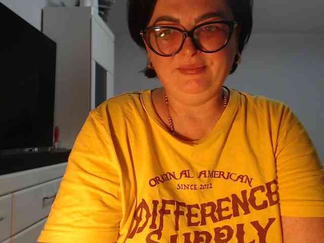 Emyllywhite webcam