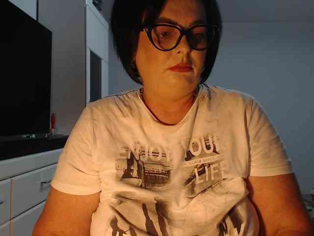 Emyllywhite webcam