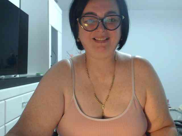 Emyllywhite webcam